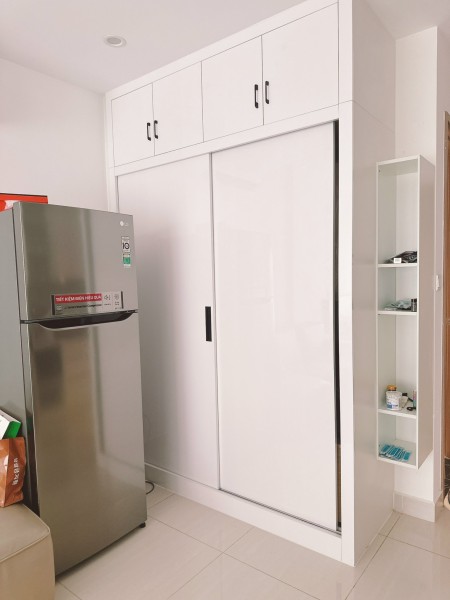 Studio hướng Đông Nam view bể bơi full đồ 7 triệu/tháng Vinhomes Smart