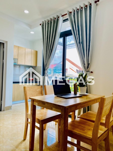 Căn Hộ 2 PN - Đầy Đủ Tiện Nghi - Ban Công Riêng -Tòa Nhà Hiện Đại - Sạch Sẽ - An Ninh Ngay Cộng Hòa