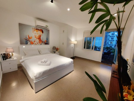 Penthouse 2 PN có ban công rộng siêu chill tại Quận 1