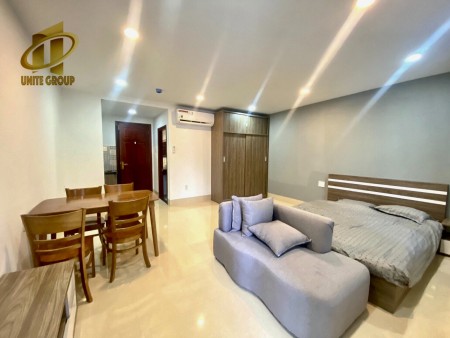 TRỐNG STUDIO BAN CÔNG NGAY KẾ TDTU FULL NỘI THẤT