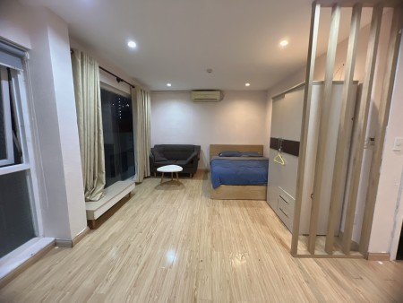 Căn hộ cho thuê ở Lý Chính Thắng rộng 35m2 cửa sổ thoáng, thang máy, hẻm ô tô