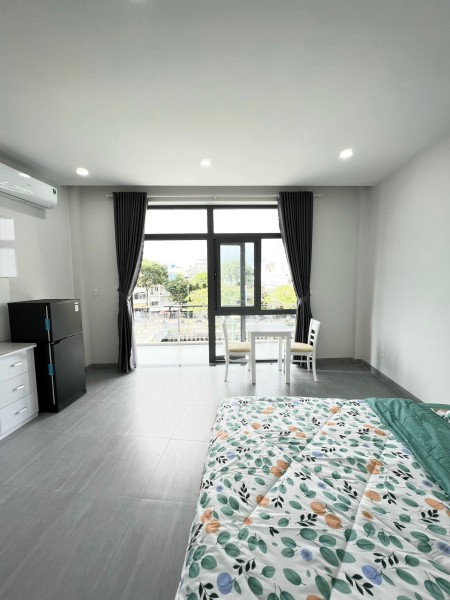 Cho thuê phòng Quận 3 có ban công view bờ sông siêu mát gần chùa Pháp Hoa