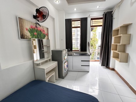 Cho thuê căn hộ có bancong đầy đủ nội thất tại CMT8 Quận 3