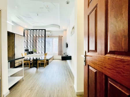 Cho thuê căn hộ 1 phòng ngủ CỬA SỔ LỚN thoáng mát Trần Quang Khải Quận 1, gần cầu Trần Khánh Dư