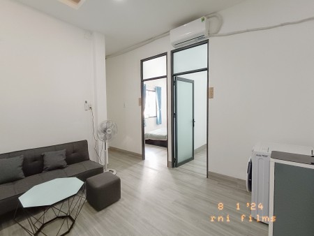 Cho thuê căn hộ 2 phòng ngủ ban công, cửa sổ lớn, full nôị thất, máy giặt sấy riêng, Quận 3