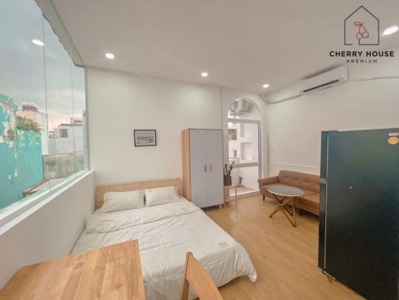 CÁI VIEW NHƯ THẾ NÀY CÒN ĐÒI GÌ NỮA. Cho thuê căn hộ cửa kính và bancong view bao xịn sò tại Q3