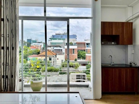 CHDV balcon thoáng mát full nội thất Gần ĐH UEH, ĐH HOA SEN, ĐH SÀI GÒN gần DINH ĐỘC LẬP, Gần CHỢ