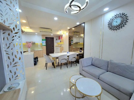 Gia đình cần cho thuê CH Orchard Garden 74m2, 2pn, 2wc, full NT đẹp, có bancon. Giá: 16 tr/th
