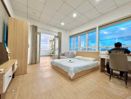 Cho thuê penhouse sân vườn Hồ Bá kiện Ban công siêu lớn để ngấm Hoàn hôn , Bình Minh