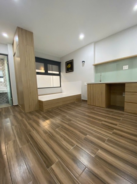 Cho thuê phòng studio cửa sổ thoáng sân phơi riêng tại Bùi Viện Quận 1 khu vực trung tâm thành phố