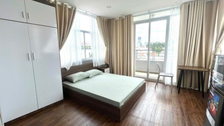 Cho thuê căn hộ ban công 45m2 Đinh Công Tráng Quận 1