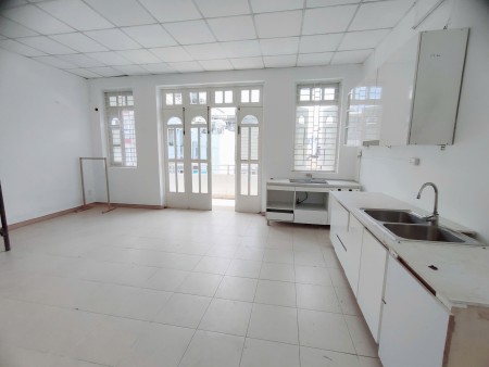 Cho thuê căn hộ dịch vụ đường Lâm Văn bền Quận 7 diện tích cực lớn 40m2 thích hợp cho gia đình ở