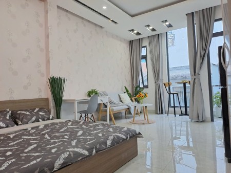 Căn hộ ban công gần ngay khu ẩm thực Phan Xích Long quận Phú Nhuận, thuận tiện di chuyển sân bay