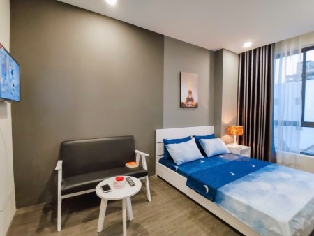 Cho Thuê Căn Hộ Cửa Sổ Lớn Đón Nắng Ngay Trung Tâm Q5