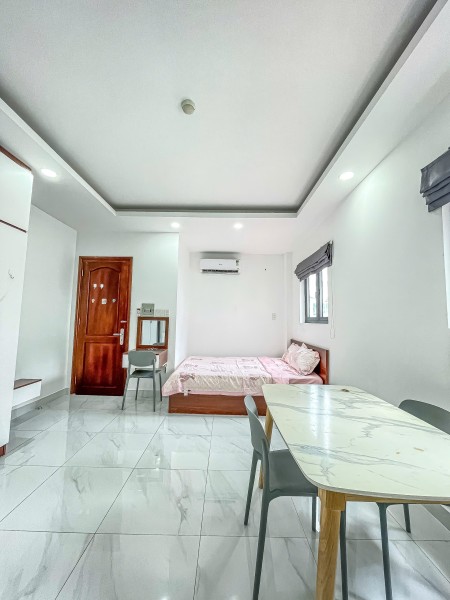 Căn hộ studio 35m2 đầy đủ nội thất có 3 cửa sổ thoáng tại Trần Hưng Đạo Q5