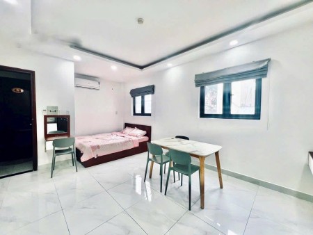 Căn hộ studio ban công Quận 1, gần Trường ĐH Sài Gòn