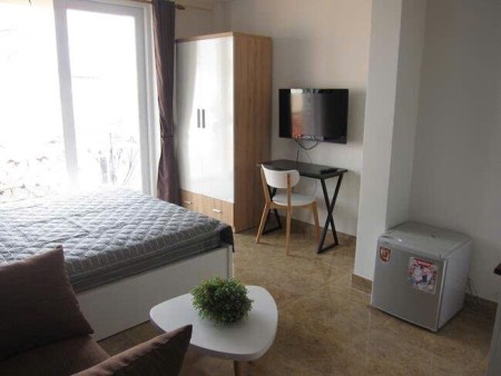 Cho thuê căn hộ tại q1  đường Lý Chính Thắng, gần chợ tân định