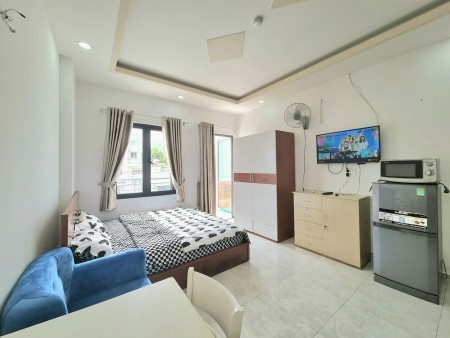 PHÒNG RỘNG BAN CÔNG LỚN HÌNH THẬT GIÁ THẬT QUẬN 1