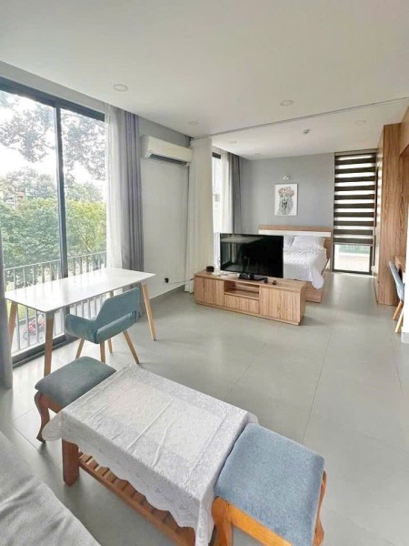 Cho thuê căn hộ 1 phòng ngủ ban công có rèm ngăn full nội thất ngay mặt tiền Trường Sa Bình Thạnh