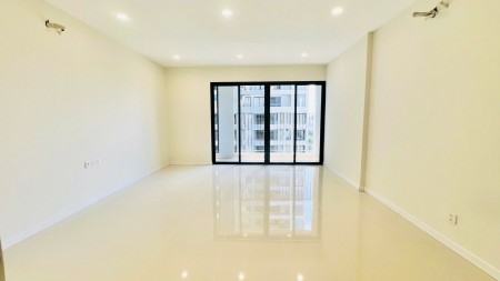 Cho thuê căn hộ 3 phòng ngủ Long Sơn, mặt tiền Huỳnh Tấn Phát, P.Phú Thuận, Quận 7 giá 7,7 triệu