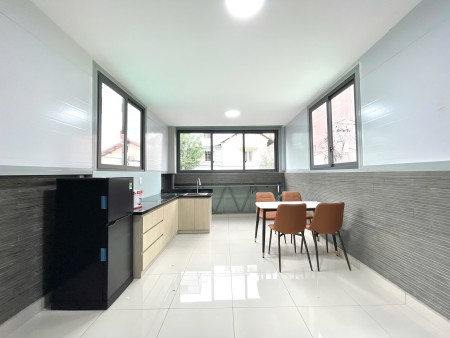 Cho thuê căn hộ quận 3, mới 100%, 1 phòng ngủ, ban công, bếp rộng tại đường Trần Quang Diệu , Quận 3