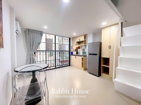 Căn hộ 30m2 gần vòng xoay Phù Đổng, ban công, gác cao, nội thất cao cấp