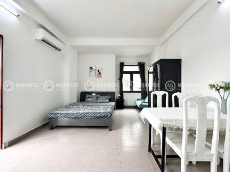 Cho thuê chdv ban công - Thang máy giá rẻ gần lotte mart - Vincom Cộng Hòa