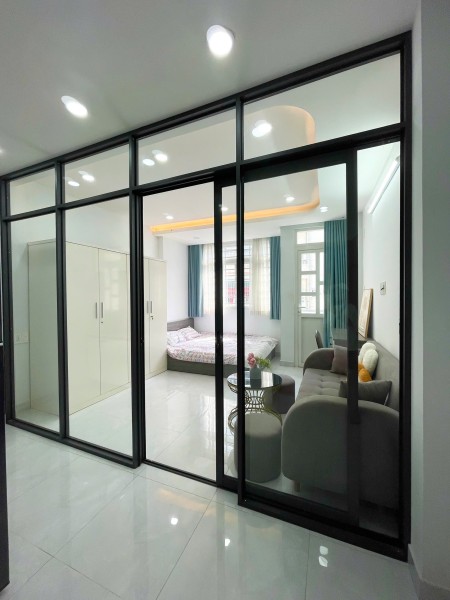 Cho thuê căn hộ ban công 1 phòng ngủ Hoàng Sa quận 1 giá rẻ
