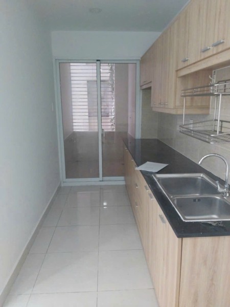 Cho thuê căn hộ 2pn Khuông Việt gần đầm sen. Giá thuê 9tr nhà trống