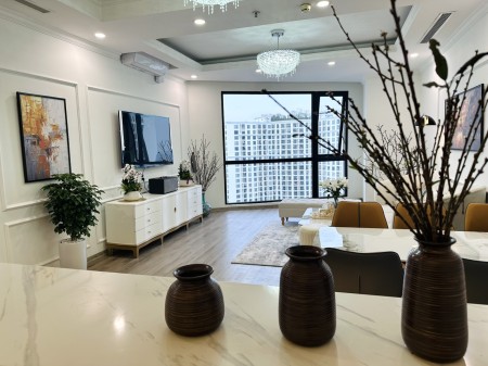 Chính chủ cho thuê căn hộ ROyal City siệu đẹp 130m 3 phòng ngủ full nội thất cao cấp giá chỉ 20triệu