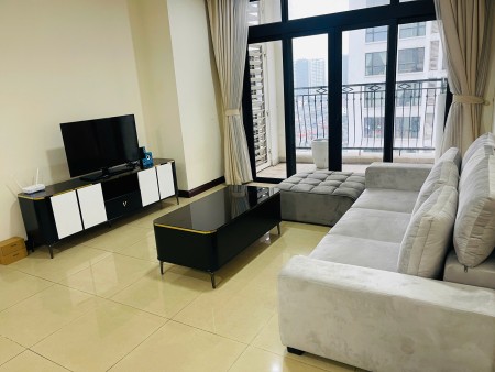 Chính chủ cần cho thuê căn hộ Royal City 3PN 131m2, nội thất mới đẹp, LH: 0975 460 402