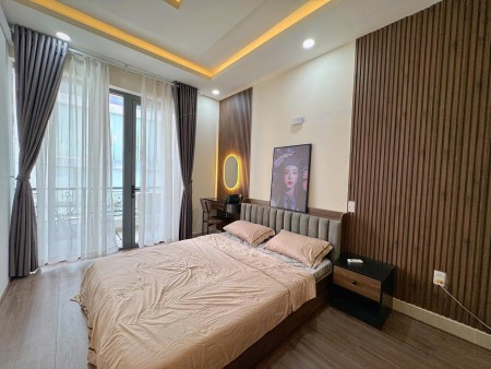 Cho Thuê Căn Hộ Ban Công Tách Bếp Quận 1 Gần Chợ Bến Thành, Ngã 6 Phù Đổng, Phố Bùi Viện