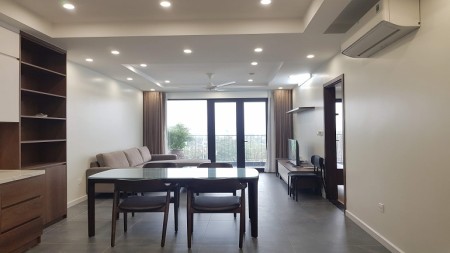 Cho thuê căn hộ tại Nghi Tàm, Tây Hồ, 140m2, 3PN, đầy đủ nội thất mới hiện đại, ban công