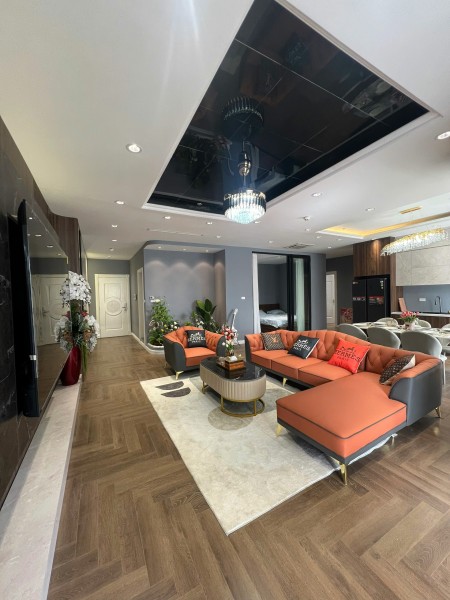 Cho thuê căn hộ 3pn - 4pn sáng Royal City 72A Nguyễn Trãi