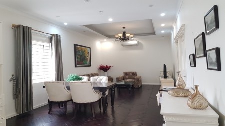 Cho thuê căn hộ dịch vụ tại Giảng Võ, Đống Đa, 100m2, 2PN, đầy đủ nội thất