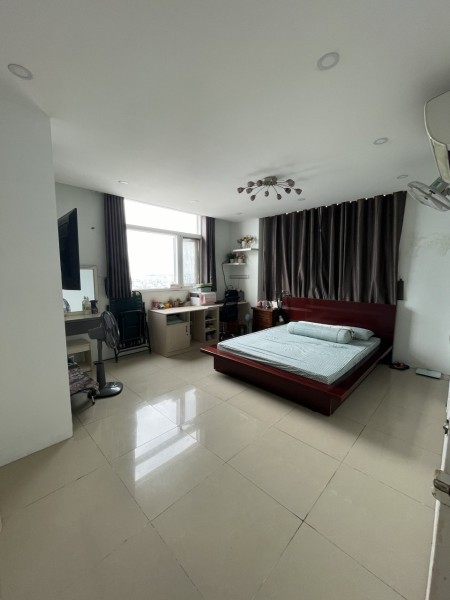 Cho thuê căn hộ Hoàng Kim Thế Gia 150m2, 4pn, 2wc, có nội thất, giá 13tr/tháng