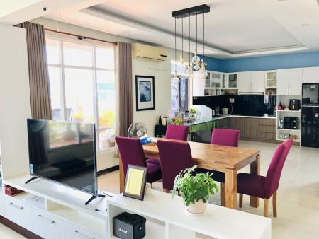 Cần cho thuê penthouse Sky Garden 3, Đường Phạm Văn Nghị. DT: 350m2, 3pn, view công viên giá 2000$