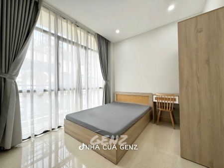 Cho thuê căn hộ dịch vụ với 1 phòng ngủ có ban công gần nhà ga T3 sân bay Tân Sơn Nhất, Q Tân Bình