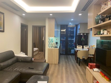 Cho thuê căn hộ 3 phòng ngủ Center Point 27 Lê Văn Lương