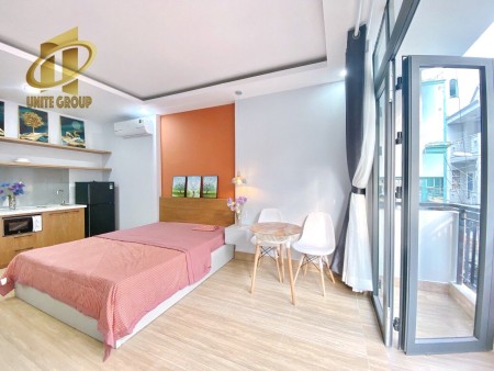 Ảnh 3 - Cho thuê phòng quận 1, ban công siêu rộng ngay chân cầu Calmette,…