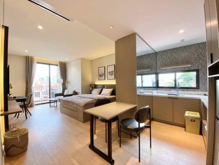 Cho Thuê Căn Hộ Cao Cấp Ngay Sư Vạn Hạnh Ban Công Full Nội Thất