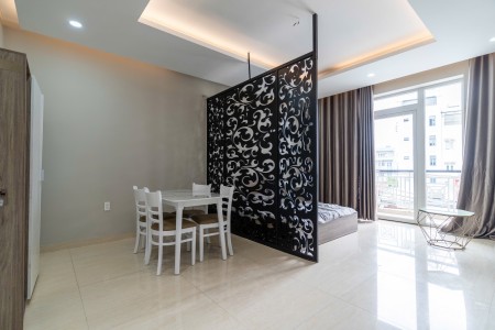 Cho thuê căn hộ Bình Thạnh, Tách bếp ~50m2, Ban công/cửa sổ, Thang máy, oto tận nhà, Landmark81...