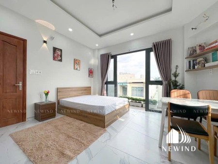 Cho Thuê Phòng Ban Công Khu Chợ Hoàng Hoa Thám K300