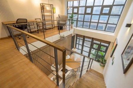 Cho thuê căn hộ Duplex gần Ngã tư Hàng Xanh, rộng 60m2, cửa sổ lớn