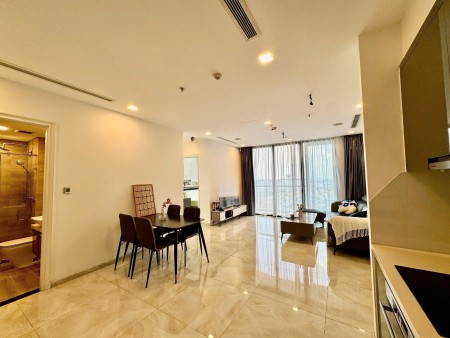 Cho thuê CC 2PN, 2WC view sông, Landmark giá tốt chỉ 28 triệu/th tại Vinhomes Golden River, 83m2, Q1