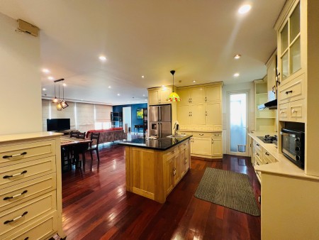 Cho thuê ngay căn hộ E1 Ciputra diện tích 153m gồm 3 ngủ Full nội thất view cây xanh thoáng mát