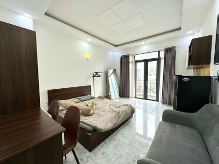 Căn Hộ 38m2 Có Ban Công Rộng Đón Gió, Full nội thất, Trung Tâm tiện đi lại