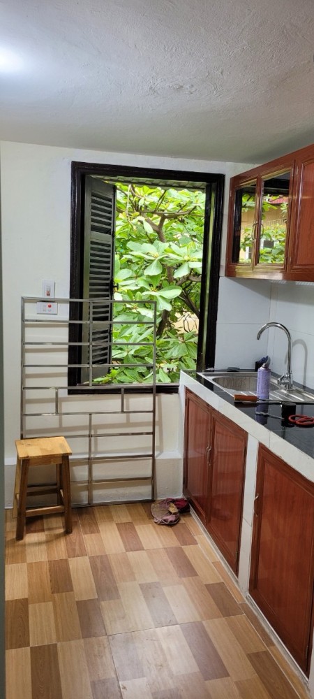 Cho thuê căn hộ 45m2, tầng 4, mặt phố Ngụy Như Kon Tum