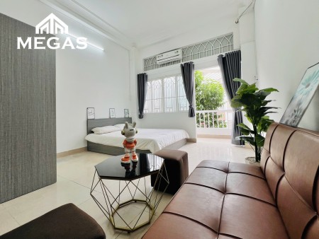 Căn hộ full nội thất - Ban công - Máy giặt riêng - Ngay công viên Phú Lâm.