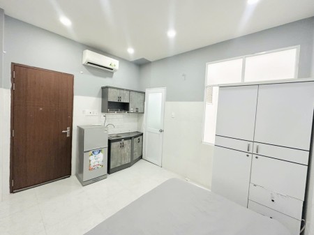 Cho Thuê Căn Studio Giếng Trời Giá Rẻ Ngay Lạc Long Quân - Lý Thường Kiệt